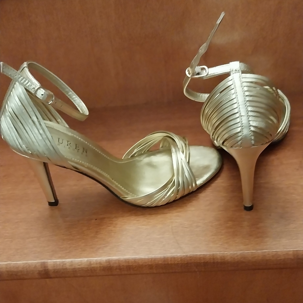 ✨️Elegant Ralph lauren gold leather strappy heels